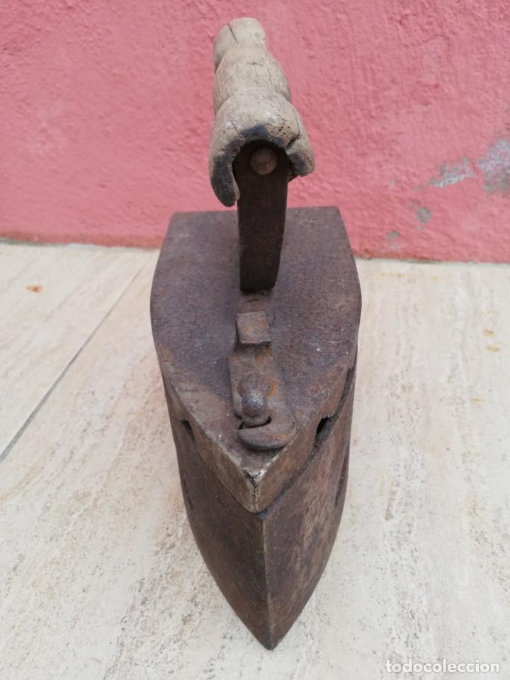 Antig&uuml;edades: Antigua plancha de carb&oacute;n - Foto 6