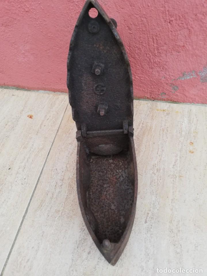 Antig&uuml;edades: Antigua plancha de carb&oacute;n - Foto 7