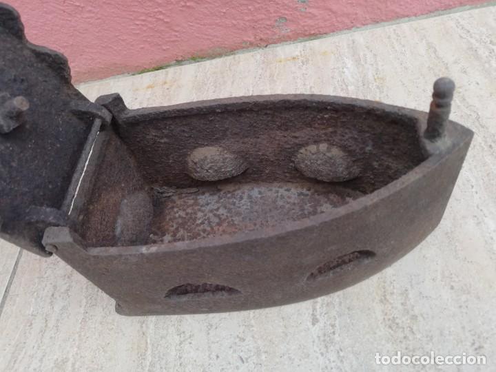 Antig&uuml;edades: Antigua plancha de carb&oacute;n - Foto 9