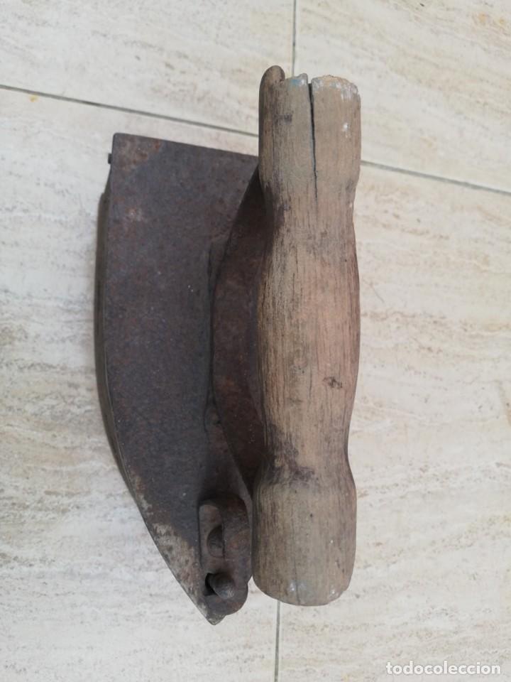 Antig&uuml;edades: Antigua plancha de carb&oacute;n - Foto 11