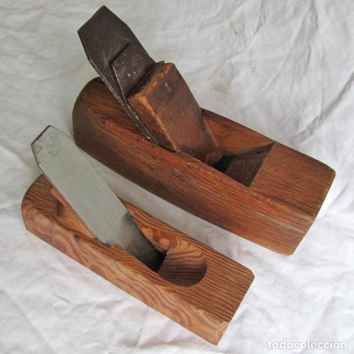 Antig&uuml;edades: 2 cepillos de madera carrasca de carpintero - Foto 1