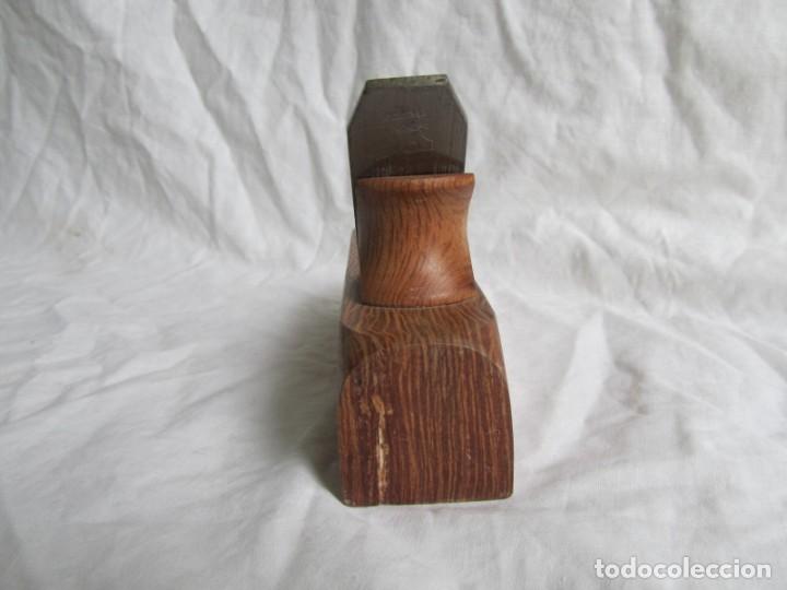 Antig&uuml;edades: 2 cepillos de madera carrasca de carpintero - Foto 15