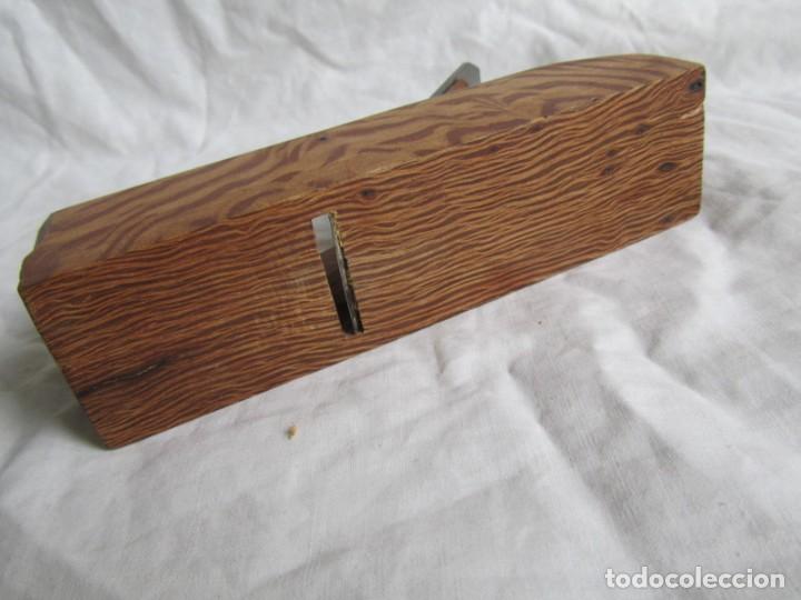 Antig&uuml;edades: 2 cepillos de madera carrasca de carpintero - Foto 18