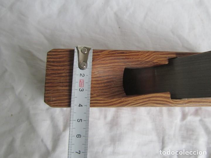 Antig&uuml;edades: 2 cepillos de madera carrasca de carpintero - Foto 20