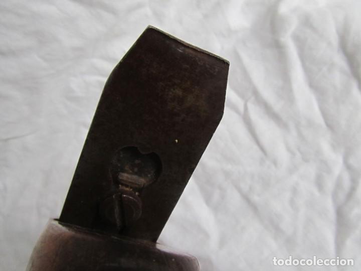 Antig&uuml;edades: 2 cepillos de madera carrasca de carpintero - Foto 23