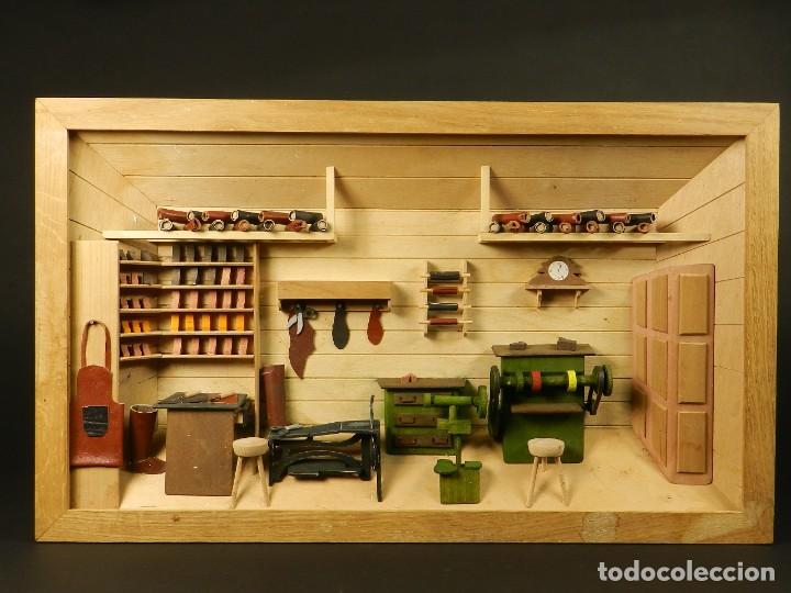 Antig&uuml;edades: CUADRO DE MADERA TALLER DE ZAPATERO 3D - Foto 2