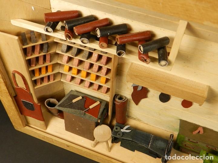 Antig&uuml;edades: CUADRO DE MADERA TALLER DE ZAPATERO 3D - Foto 5