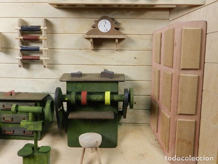 Antig&uuml;edades: CUADRO DE MADERA TALLER DE ZAPATERO 3D - Foto 6