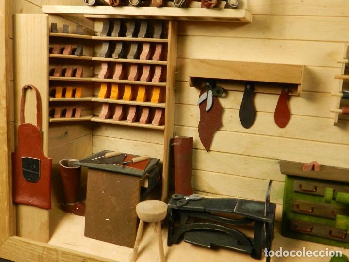 Antig&uuml;edades: CUADRO DE MADERA TALLER DE ZAPATERO 3D - Foto 7