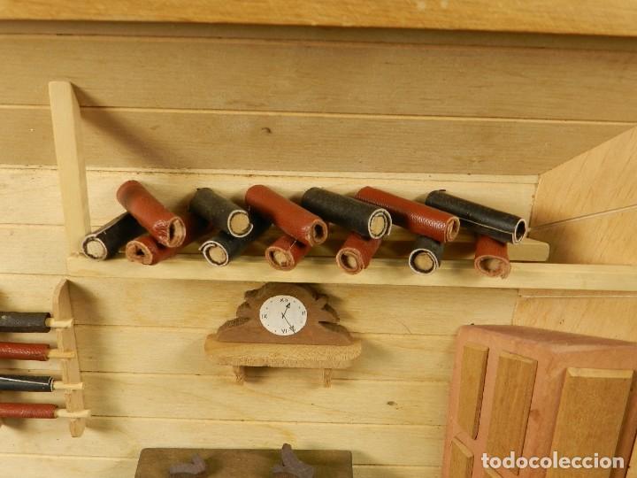 Antig&uuml;edades: CUADRO DE MADERA TALLER DE ZAPATERO 3D - Foto 8
