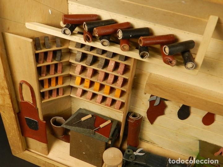 Antig&uuml;edades: CUADRO DE MADERA TALLER DE ZAPATERO 3D - Foto 9