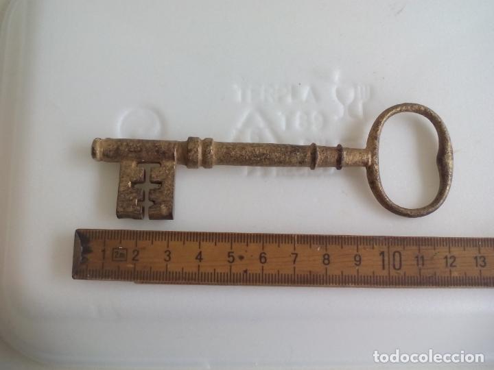 Antig&uuml;edades: ANTIGUA LLAVE DE HIERRO PARA PUERTA. - Foto 1