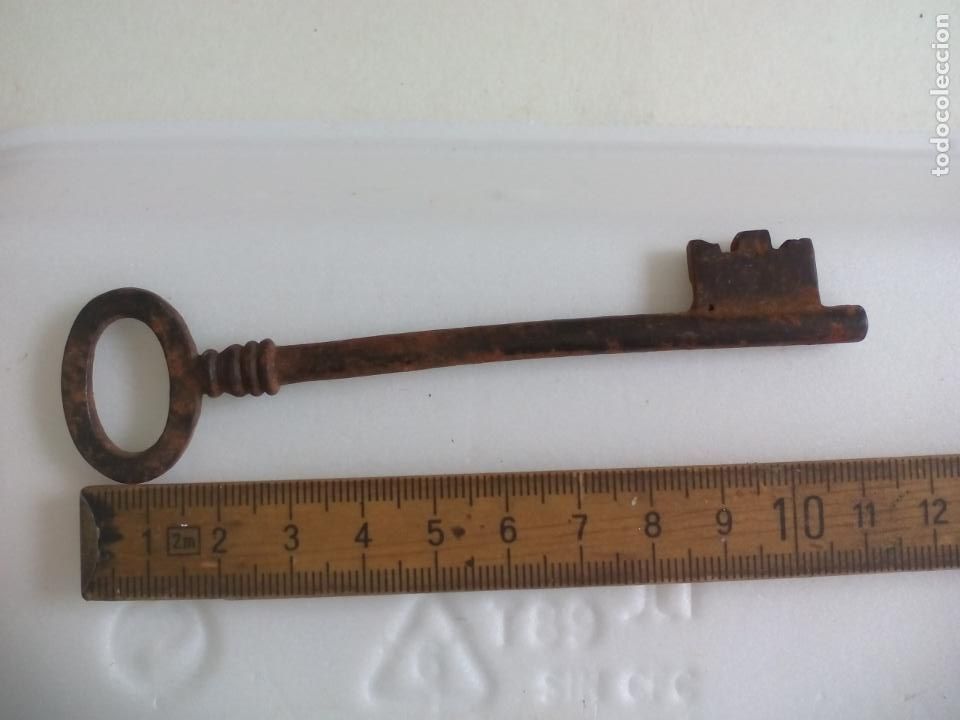 Antig&uuml;edades: ANTIGUA LLAVE DE HIERRO PARA PUERTA. - Foto 2