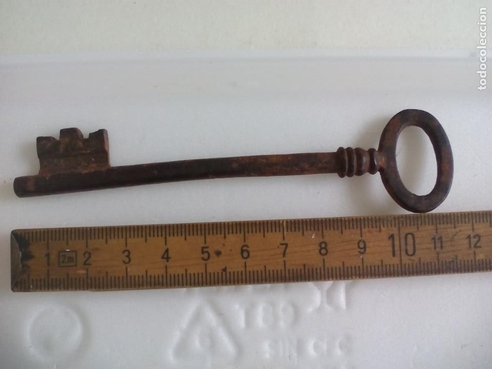 Antig&uuml;edades: ANTIGUA LLAVE DE HIERRO PARA PUERTA. - Foto 1