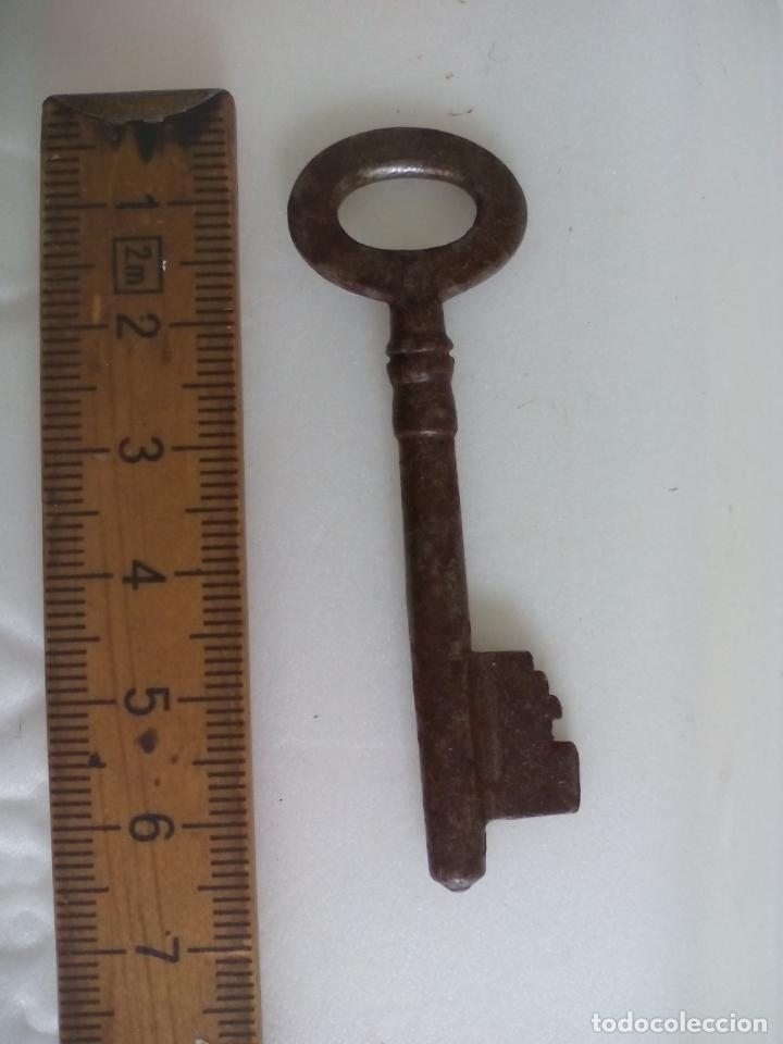 Antig&uuml;edades: ANTIGUA LLAVE DE HIERRO PARA PUERTA. - Foto 1
