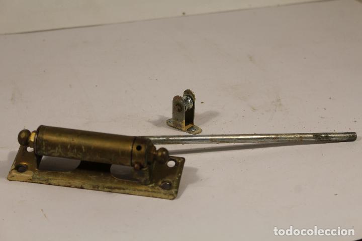 Antig&uuml;edades: cierrapuertas retenedor - Foto 2