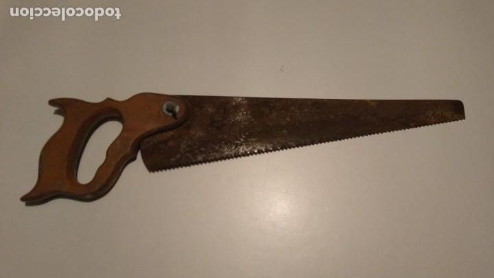Antig&uuml;edades: HERRAMIENTA DE CARPINTERO - ANTIGUO SERRUCHO CON MANGO DE MADERA Y MARIPOSA. - Foto 1