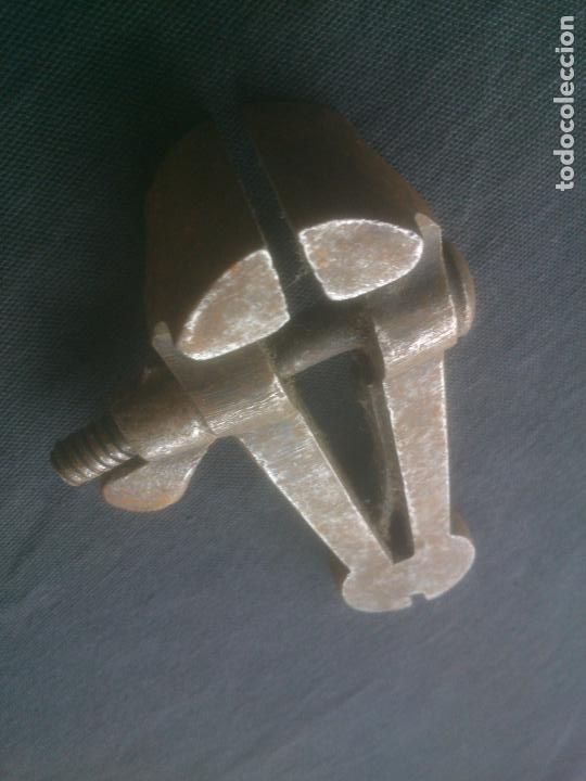 Antig&uuml;edades: ANTIGUO GATO EN METAL  TORNILLO DE MANO - Foto 2