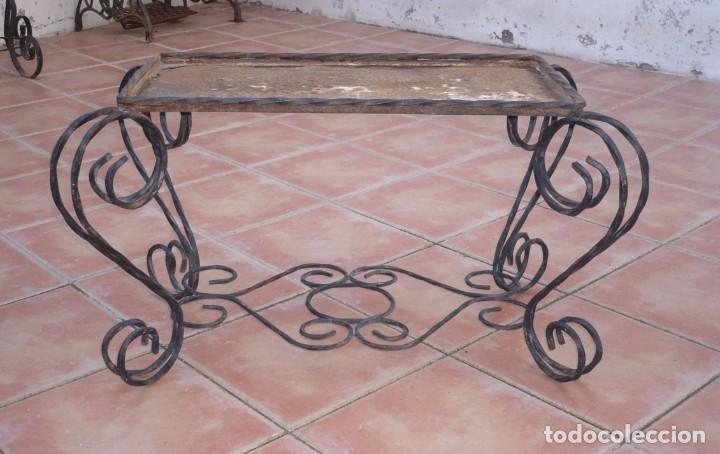 Antig&uuml;edades: Antigua Mesa Auxiliar. De Forja - Foto 2