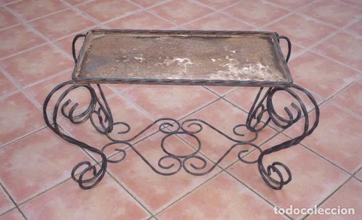 Antig&uuml;edades: Antigua Mesa Auxiliar. De Forja - Foto 3