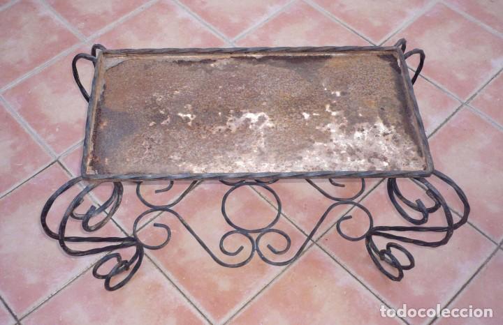 Antig&uuml;edades: Antigua Mesa Auxiliar. De Forja - Foto 5