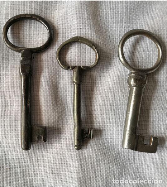 Antig&uuml;edades: ANTIGUA LLAVE - LOTE DE 3 LLAVES - Foto 2
