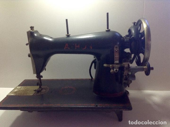 Antig&uuml;edades: Maquina coser Athos - Foto 1