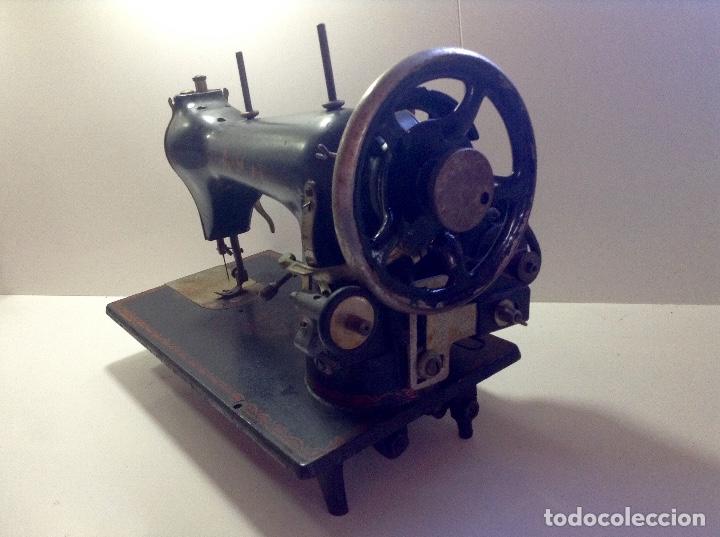 Antig&uuml;edades: Maquina coser Athos - Foto 3
