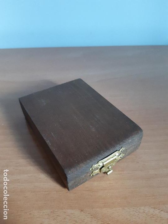 Antig&uuml;edades: Br&uacute;jula y reloj de sol en madera (A&ntilde;os 70) - Foto 2