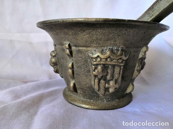 Antig&uuml;edades: GRAN MORTERO DE BRONCE CON SU MANO DE 20 CM - Foto 4