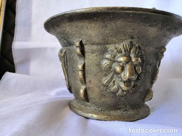 Antig&uuml;edades: GRAN MORTERO DE BRONCE CON SU MANO DE 20 CM - Foto 7