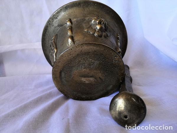 Antig&uuml;edades: GRAN MORTERO DE BRONCE CON SU MANO DE 20 CM - Foto 8