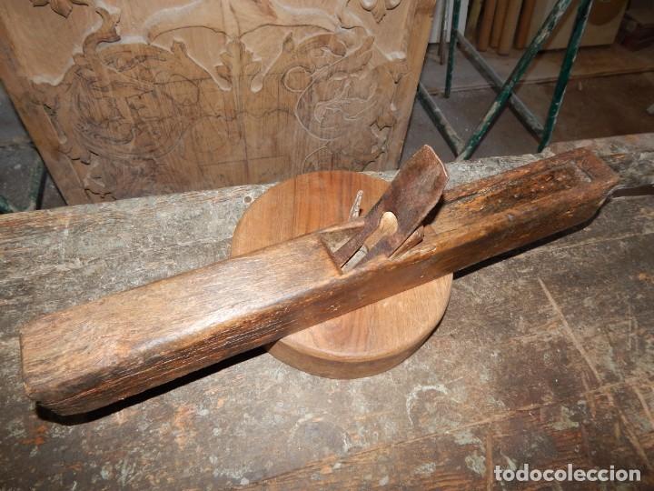 Antig&uuml;edades: gran cepillo de encina y forja  del pasado siglo - Foto 2