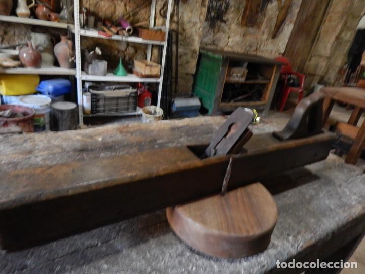 Antig&uuml;edades: gran cepillo de encina y forja  del pasado siglo - Foto 6