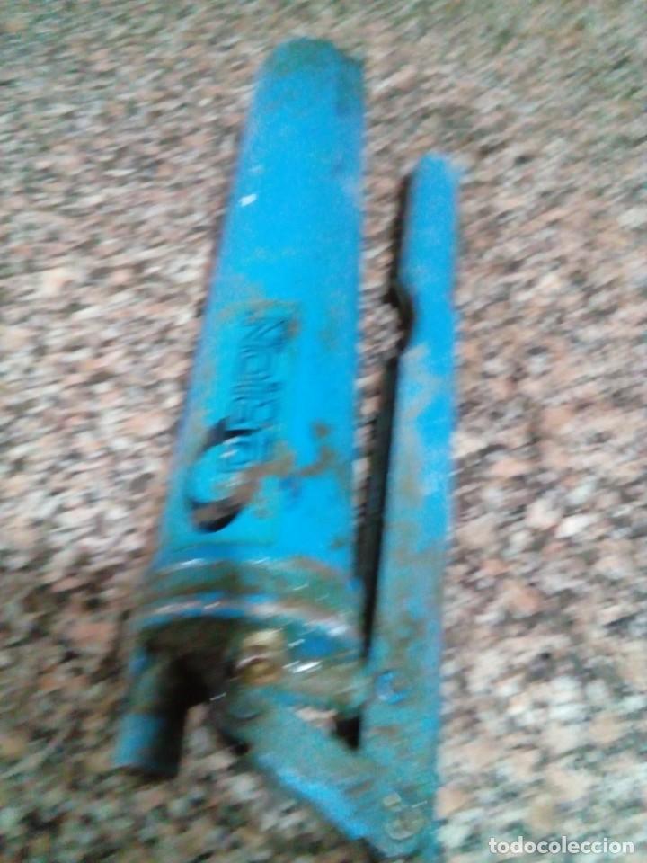 Antig&uuml;edades: antigua engrasadora neumatica Orion - Foto 2