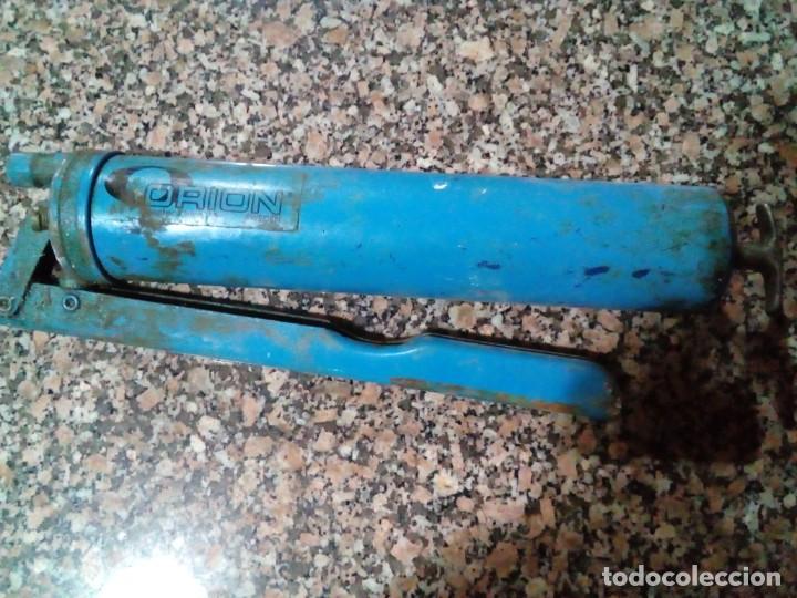 Antig&uuml;edades: antigua engrasadora neumatica Orion - Foto 3