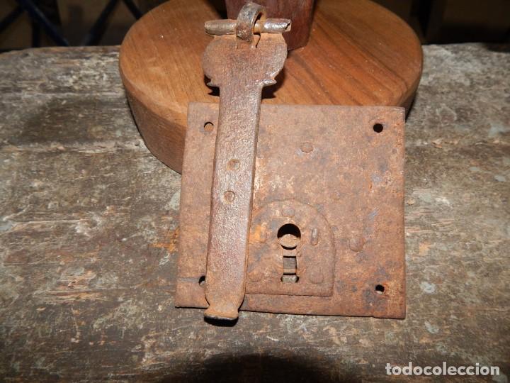 Antig&uuml;edades: cerradura de forja xviii - Foto 1