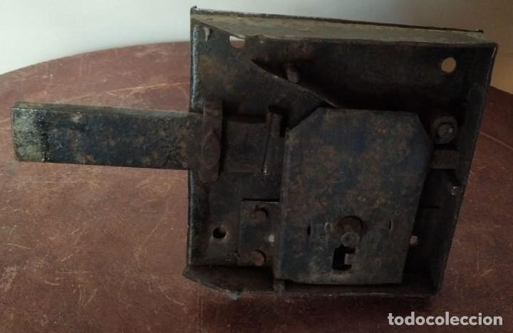 Antig&uuml;edades: Cerradura antigua - Foto 2