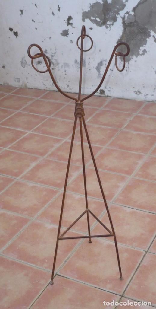 Antig&uuml;edades: Antiguo Macetero o Cantarero de Forja - Foto 1