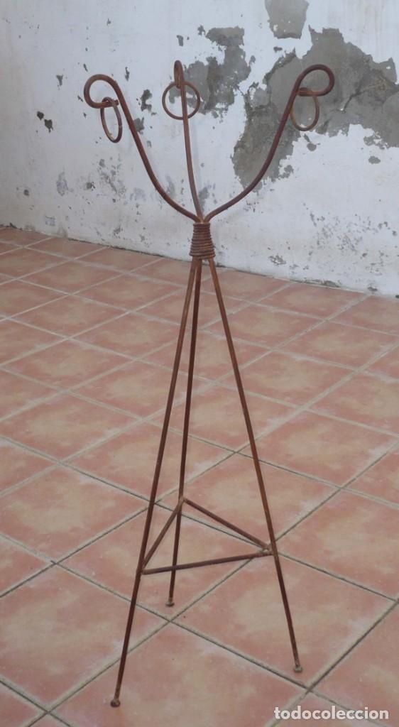 Antig&uuml;edades: Antiguo Macetero o Cantarero de Forja - Foto 2