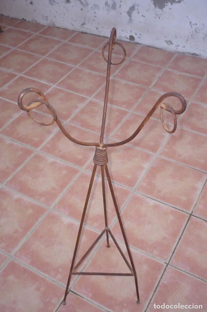 Antig&uuml;edades: Antiguo Macetero o Cantarero de Forja - Foto 4