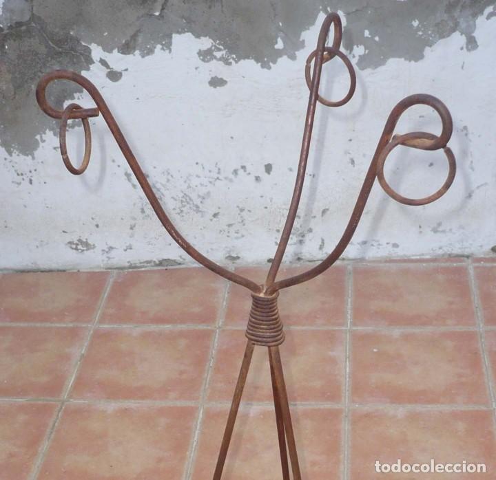 Antig&uuml;edades: Antiguo Macetero o Cantarero de Forja - Foto 5