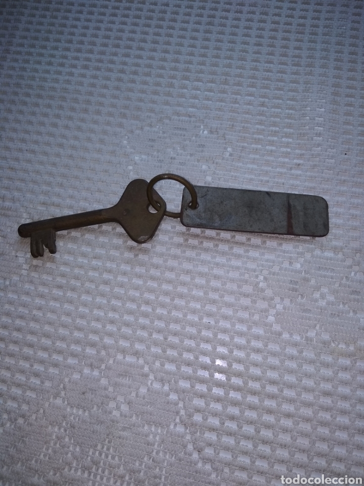 Antig&uuml;edades: LLAVE CON LLAVERO - Foto 1