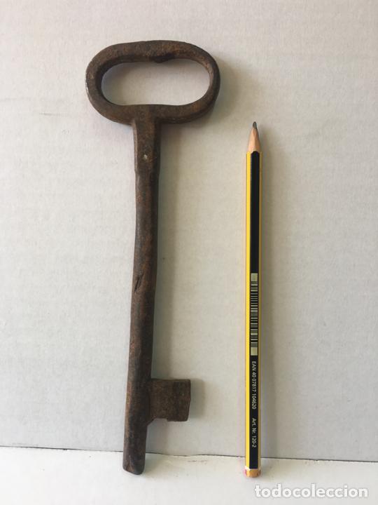 Antig&uuml;edades: ANTIGUA LLAVE DE FORJA - Foto 1