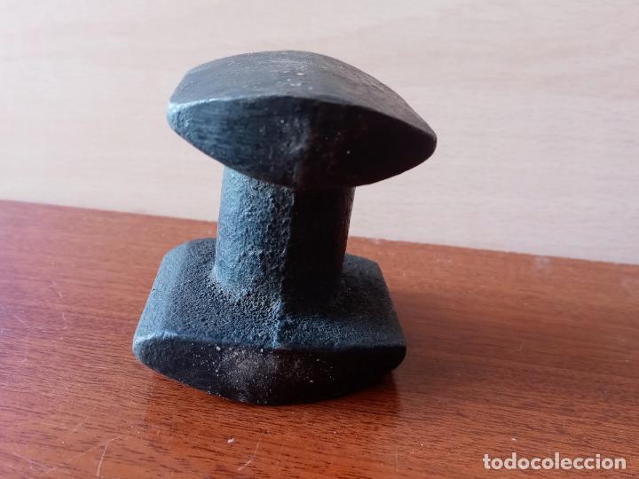 Antig&uuml;edades: Juego 2 yunques tas de chapista - Foto 3