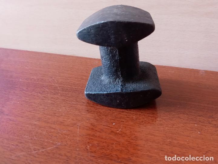 Antig&uuml;edades: Juego 2 yunques tas de chapista - Foto 5