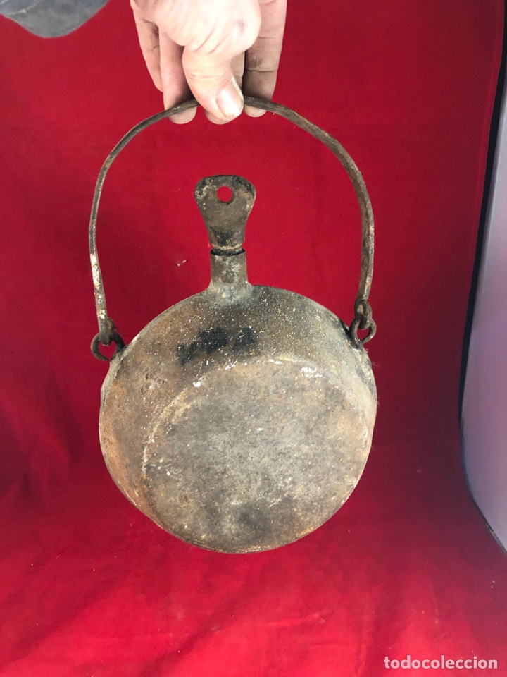 Antig&uuml;edades: Antiguo recipiente de hierro en forma de cantimplora - Foto 1