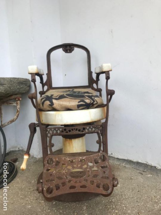 Antig&uuml;edades: Sill&oacute;n de barbero para restaurar - Foto 2