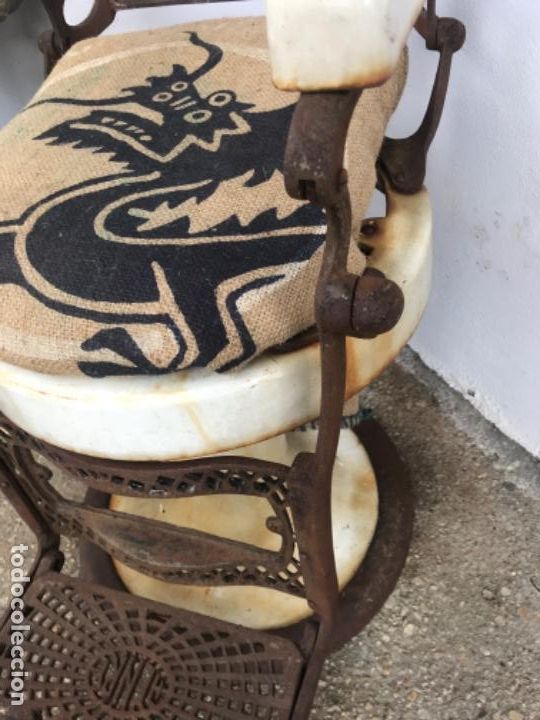 Antig&uuml;edades: Sill&oacute;n de barbero para restaurar - Foto 3
