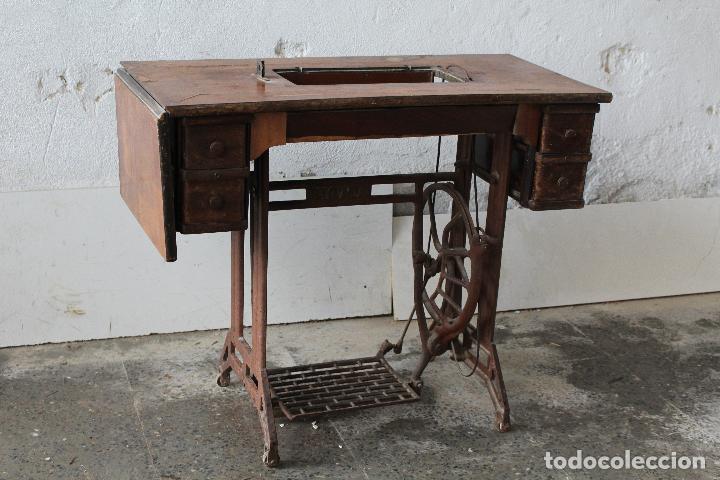 Antig&uuml;edades: mesa mquina de coser sigma - Foto 3